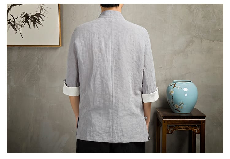 男性用のロールアップTシャツ