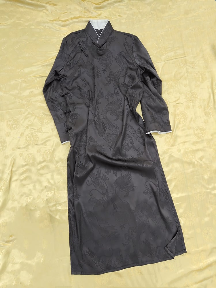 メンズのサテンローブ