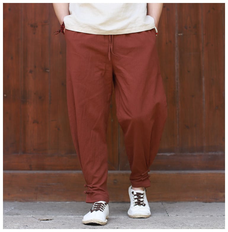 チャイナボタンで留めるパンツ