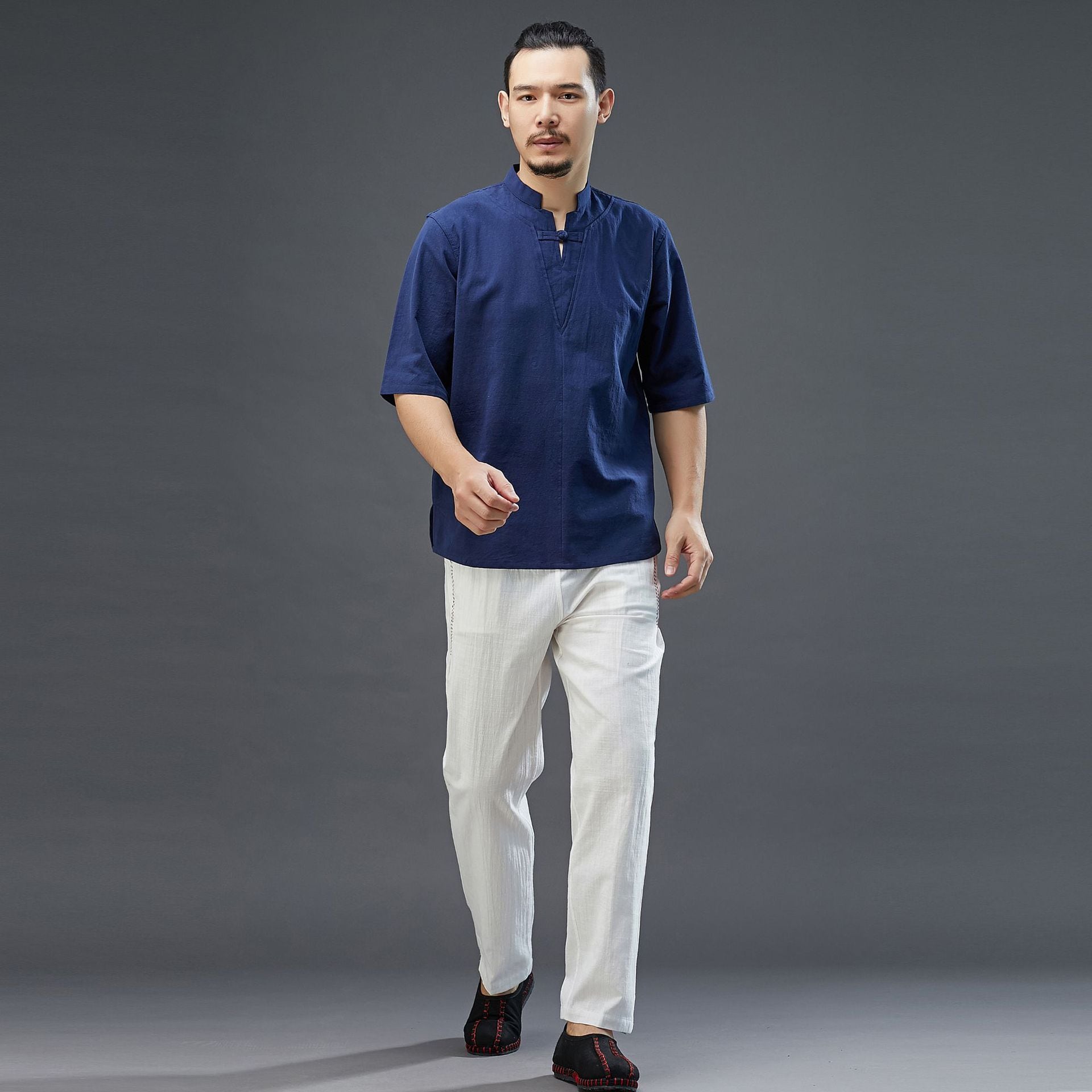 メンズのキーネックTシャツ