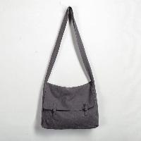 ハンドメイドの綿麻製ショルダーバッグ。禅の修行僧が持っていそうなとてもレトロなチャイナバッグです。