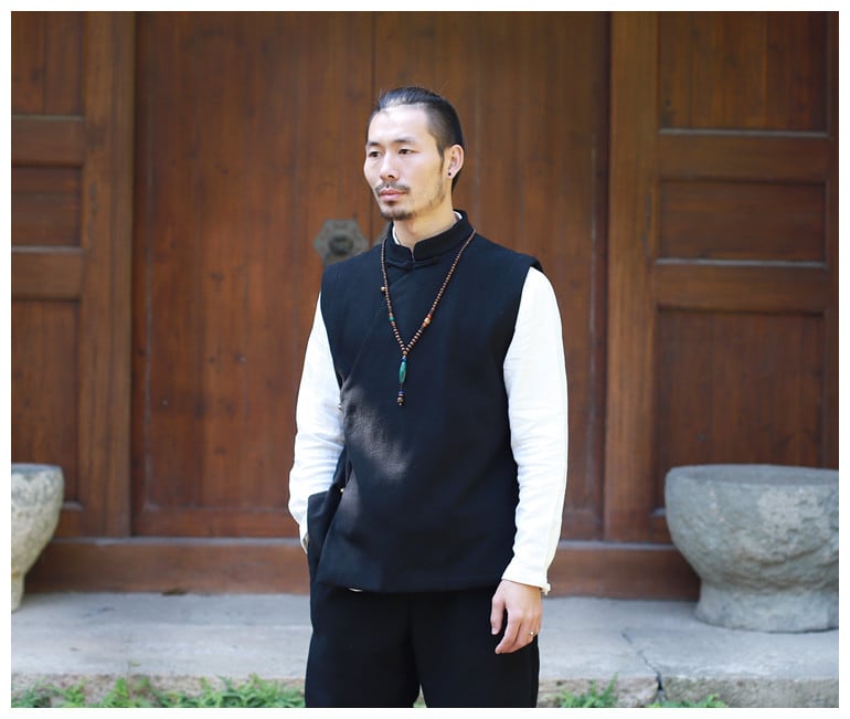 チャイナ風の袖無しジャケット