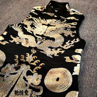 金のラメ糸刺繍がとても豪華！カジュアルなチャイナベストです。