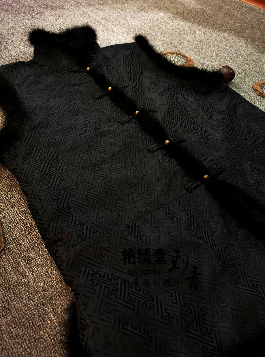 メンズの中華風海水紋ベスト