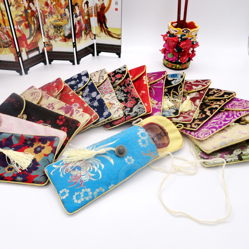 中華風のサングラス・スマホ袋です。上質で豪華な刺繍（錦織り）生地を使っています。
