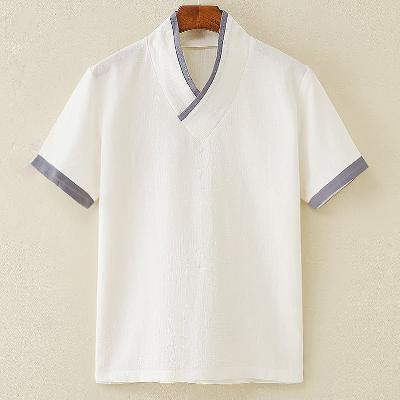 伝統的な漢服Tシャツ。衿や袖口のテープ使いが印象的でおしゃれ！