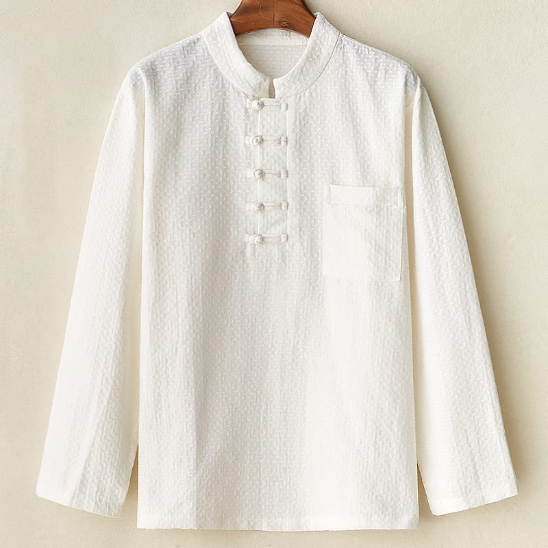 表面感のある綿ジャガードを使った長袖Tシャツ。ユニークな前立てが特徴