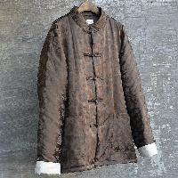 軽量な長繊維綿の中綿を使ったジャケット。薄い、軽い、暖かいの3つのメリットを持ったアイテムです。