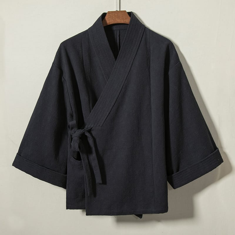 交領と呼ばれる襟を使ったジャケット。カジュアルな中国伝統衣装