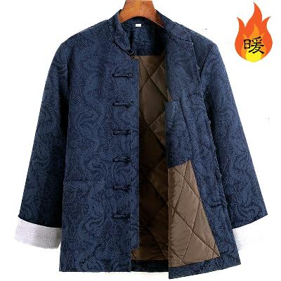 暖かな中綿キルティングのジャケット。細かなジャガード柄が豪華