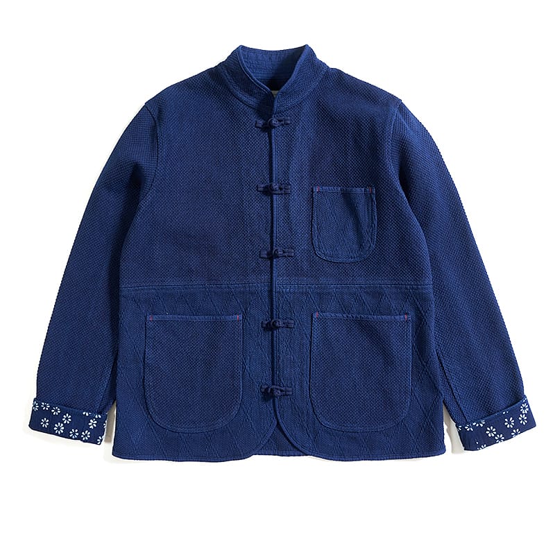 藍染刺し子生地で作られたジャケット。深みのある色合いと風合い