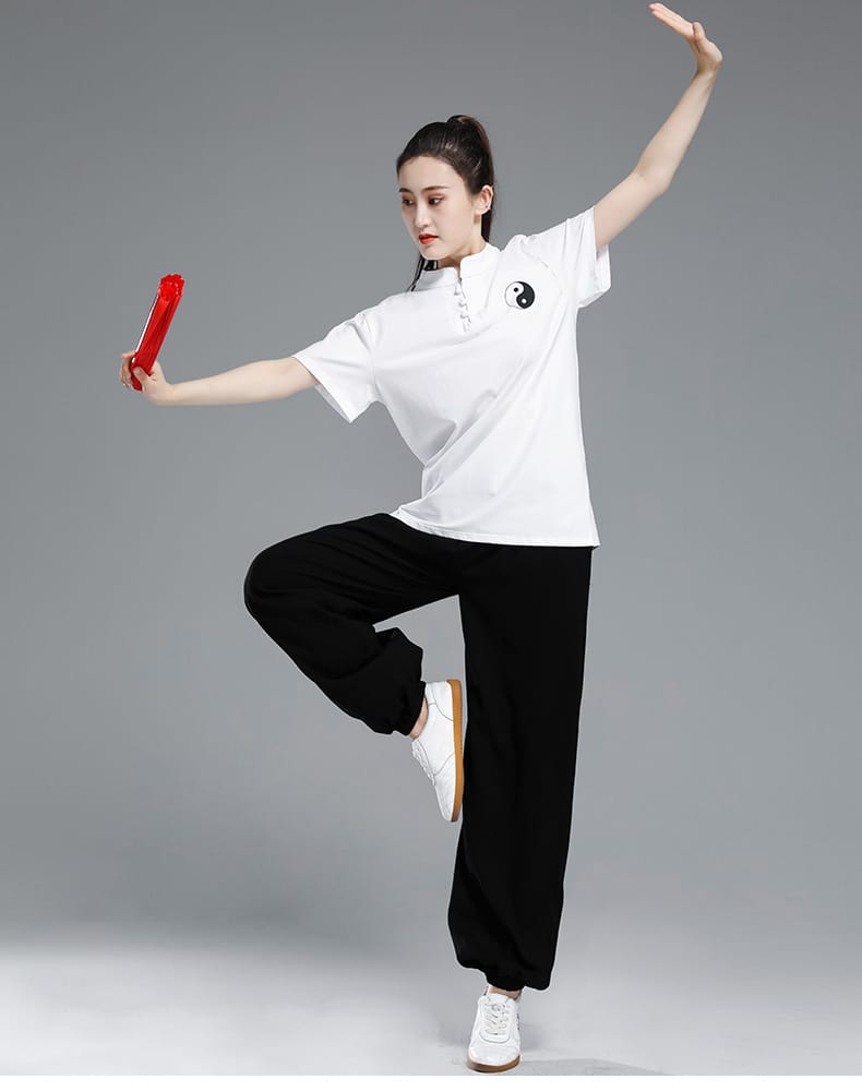 女性の太極拳服