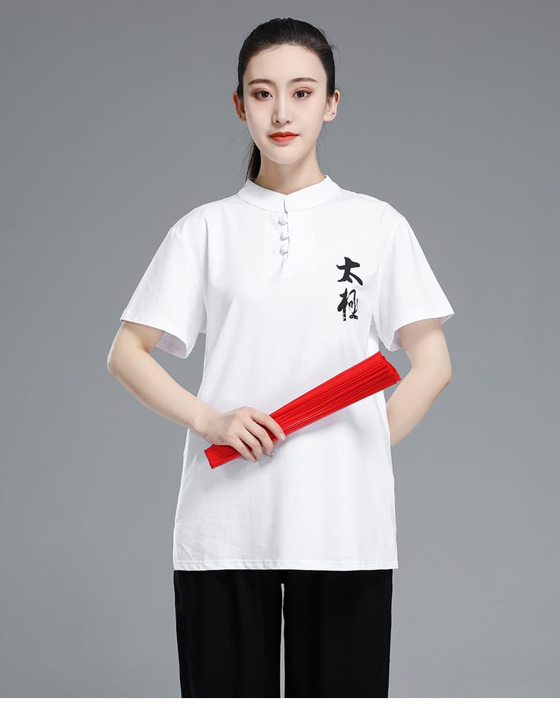 男性の太極拳服