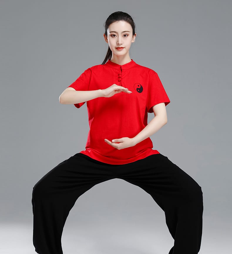 太極拳の練習用トレーニングスーツ