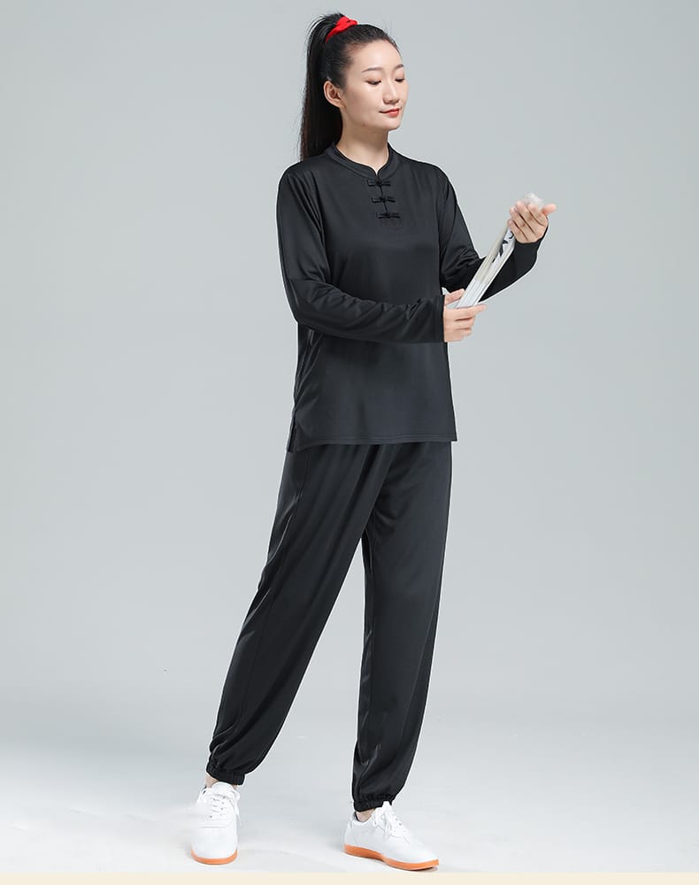 ドレープ感のある太極拳ウェア