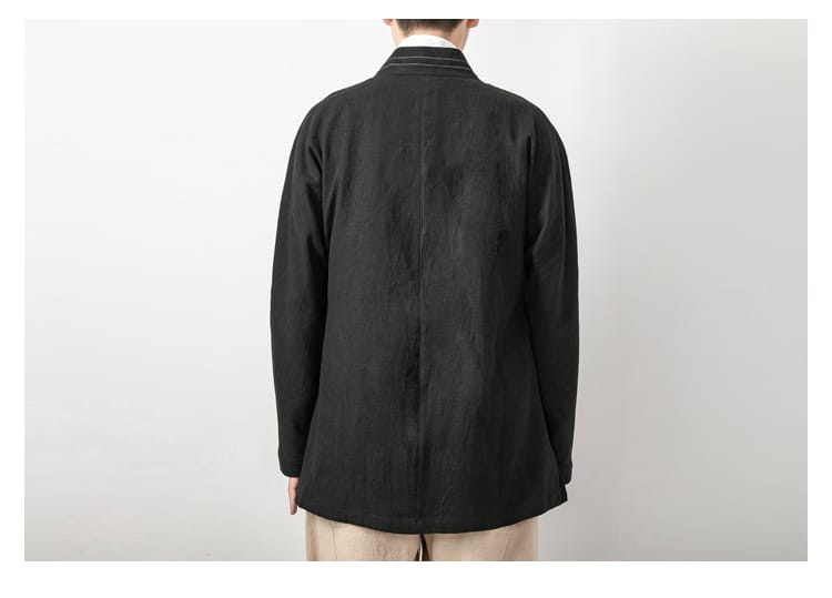 男性の斜め襟ジャケット