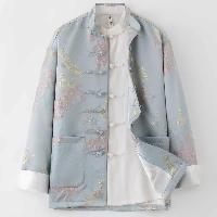 蓮の葉と鶴の刺繍が施されたジャケット。ジャカード柄が高級感漂います。