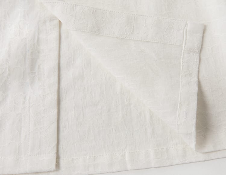 男性用のチャイナボタンシャツ