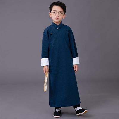 子供用の中国丈長服チャンパオ。フォーマルなシチュエーションに最適