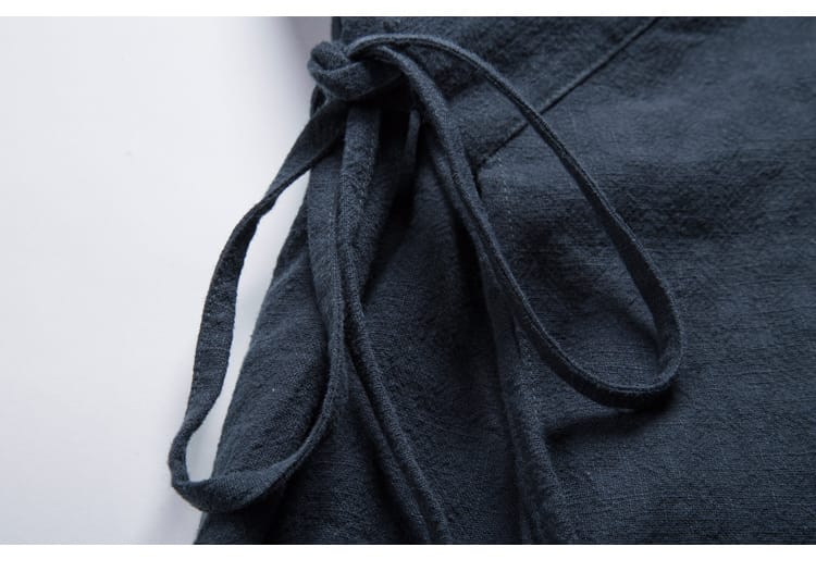 男性の斜め前立てジャケット