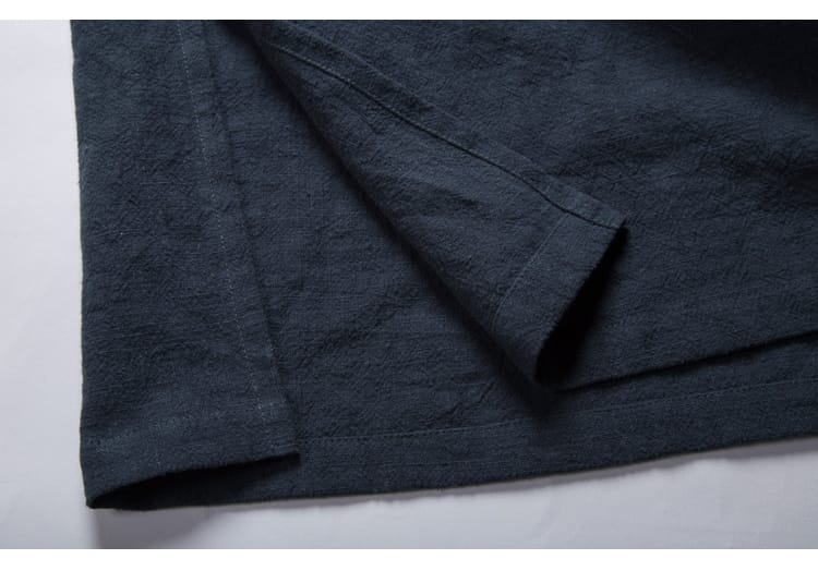 男性の中華風トップス