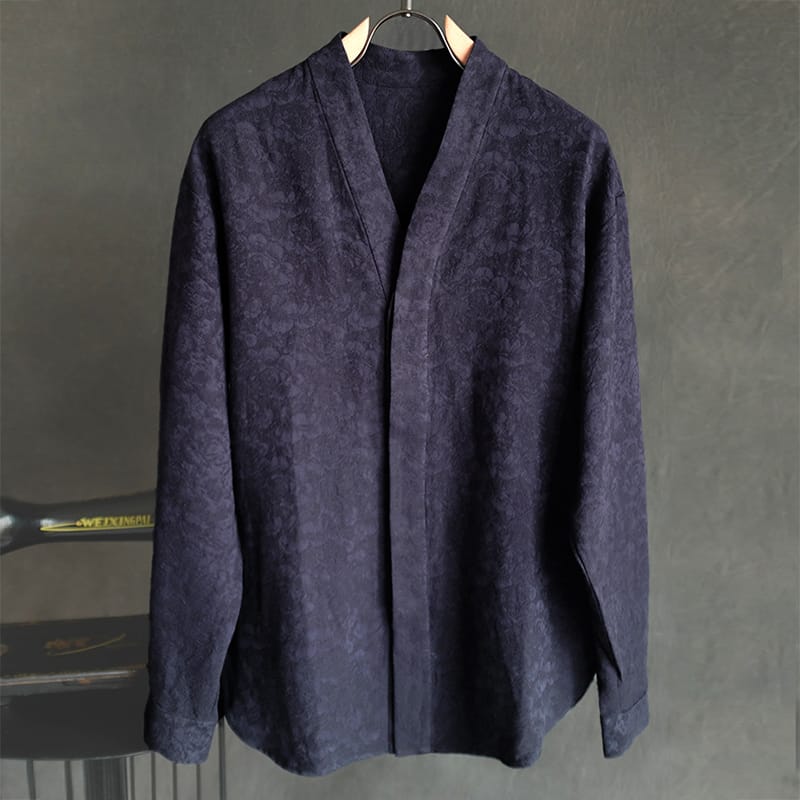 凹凸感のある花柄のジャガード織りの比翼前立てのシャツ