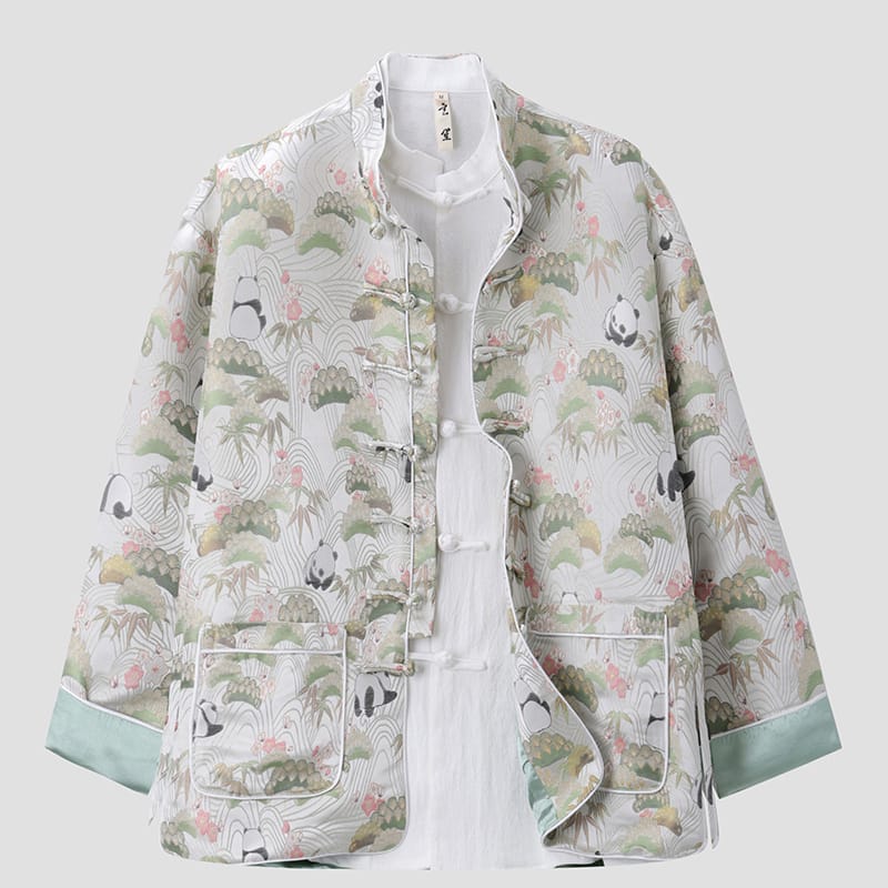 パンダをモチーフにジャケット。中国伝統と現代ファッションを融合させたアイテム