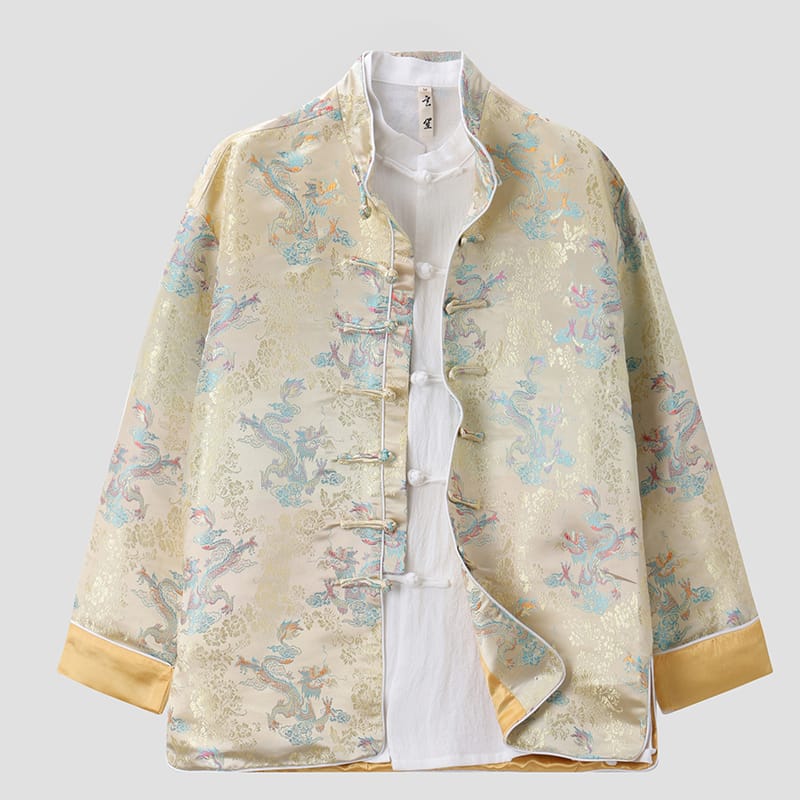 色鮮やかなドラゴンをモチーフにしたジャケット。フォーマルウェアを現代風にアレンジした一着