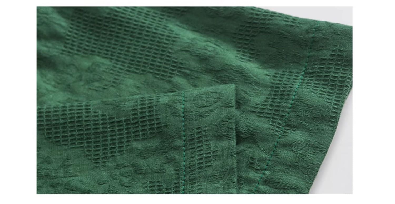 男性用のチャイナシャツ