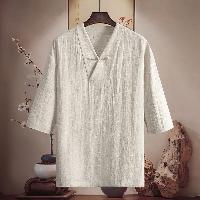 ゆったりとした５分袖のTシャツ。通気性が高く肌触りの良い綿麻素材を使用してます。