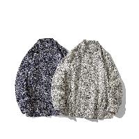 伝統的な民族花柄をモダンにアレンジした男性用チャイナシャツです。