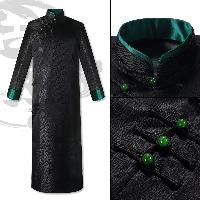 襟と袖口の配色が印象的なチャンパオ。伝統とモダンが融合した格調高い礼服です。