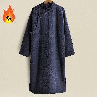 落ち着いた質朴なデザインのロング丈保温ローブ。暖かくてスタイリッシュです。