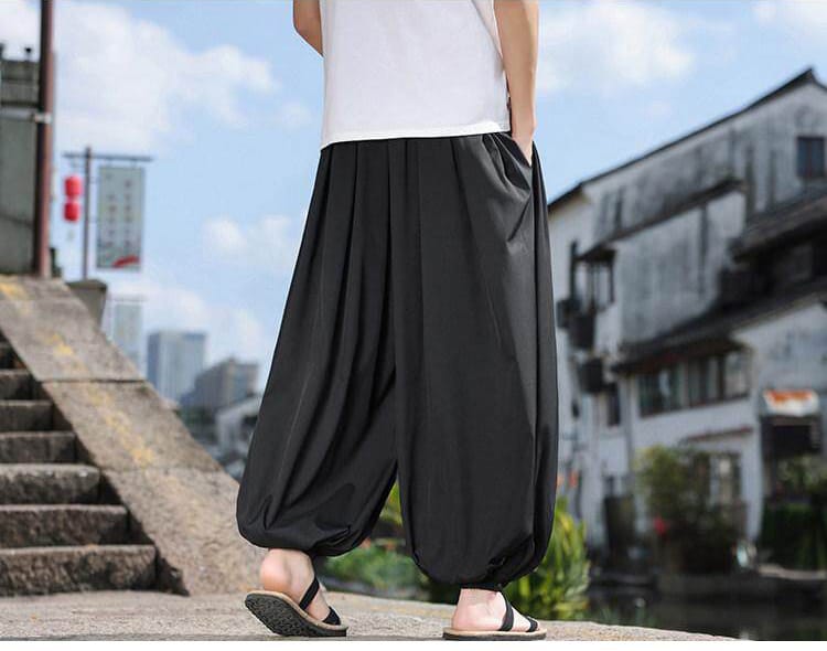 中華風のメンズパンツ