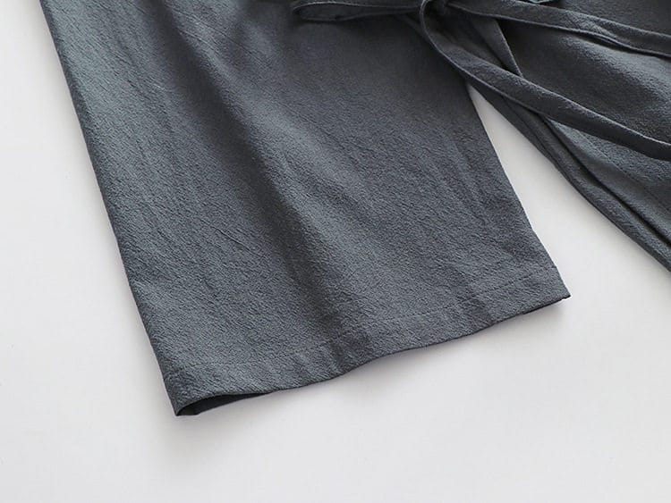 男性用のがっちり体型のカンフー服"