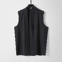 男性のがっちり体型中華風ベスト