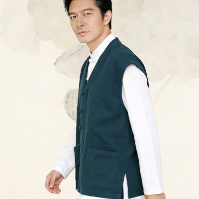 通気性に優れた綿麻素材を使用したベスト。春秋シーズンに最適