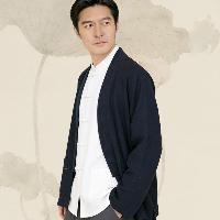 レトロ調にアレンジされたトレンディなカーディガンジャケットです。