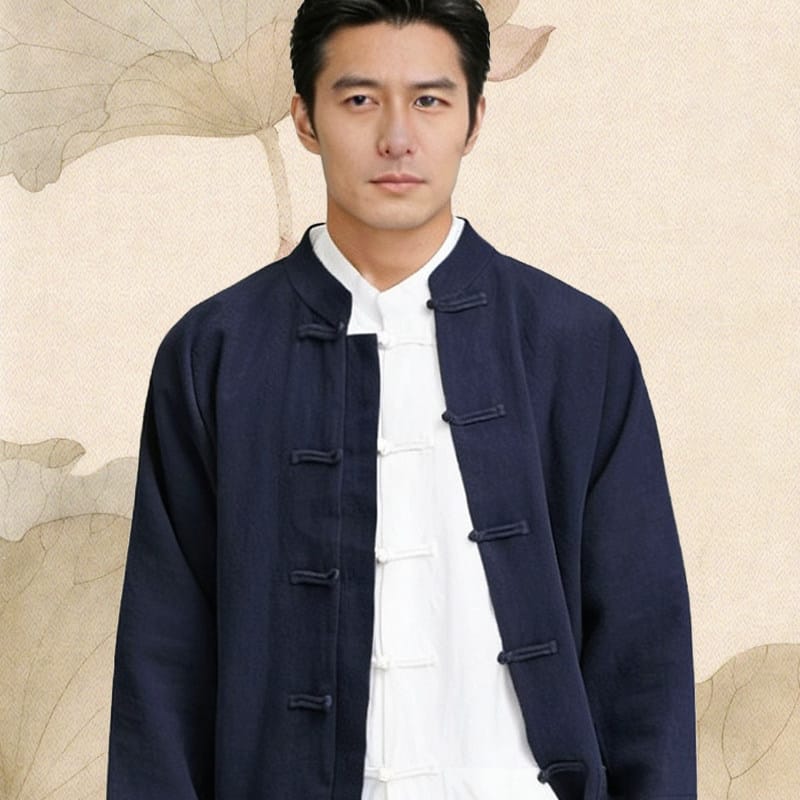 ミニマルなデザインのジャケット。ゆったりとしたフィット感！