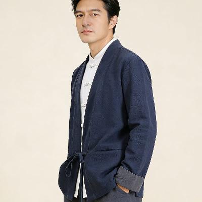 春秋向けシングルレイヤーのジャケット。オールシーズンの着用が可能