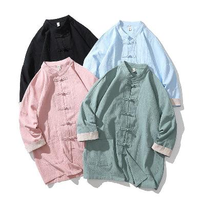 立ち襟とチャイナボタンの伝統的なチャイナシャツ