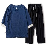 薄手綿麻のセットアップ。古風でありながら日常使いしやすいアイテムです。