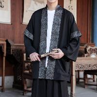 うわばみ紋ジャカード織りを前立て・袖に大胆に配したローブです。