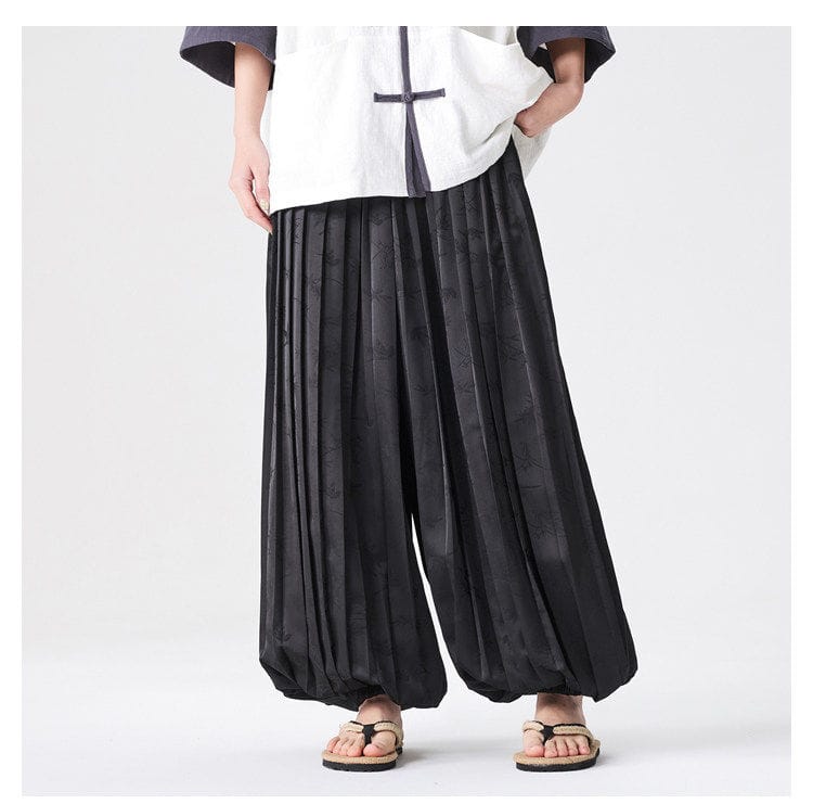 男性用のプリーツパンツ