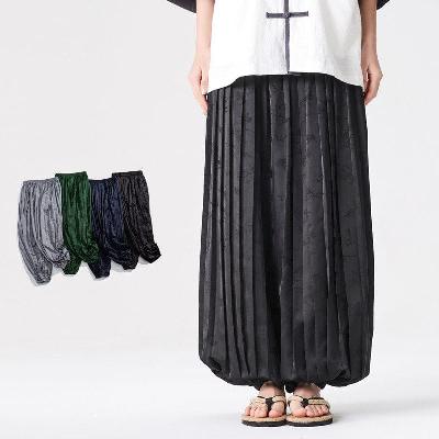 たっぷりプリーツのランタンパンツ。古典的な優雅なアイテム