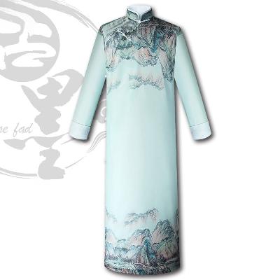 淡青色に水墨画風の山水柄を配した夏向きのチャンパオ