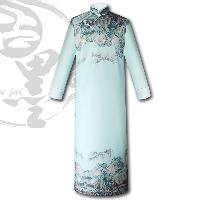 淡色に水墨画風の山水柄を配した夏向きのチャンパオです